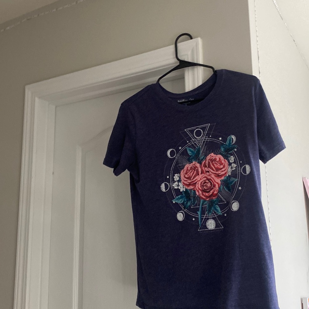 Navy graphic tee